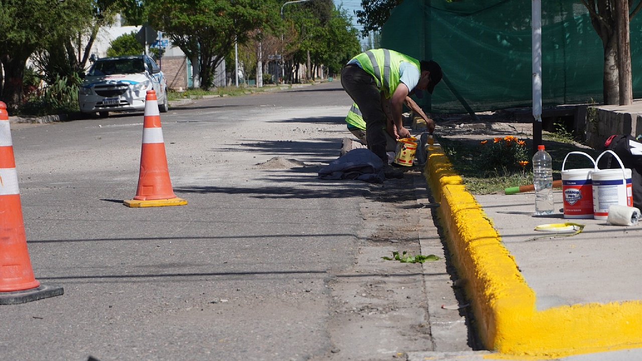 Operativo de limpieza y mejoras en el barrio Irrigación